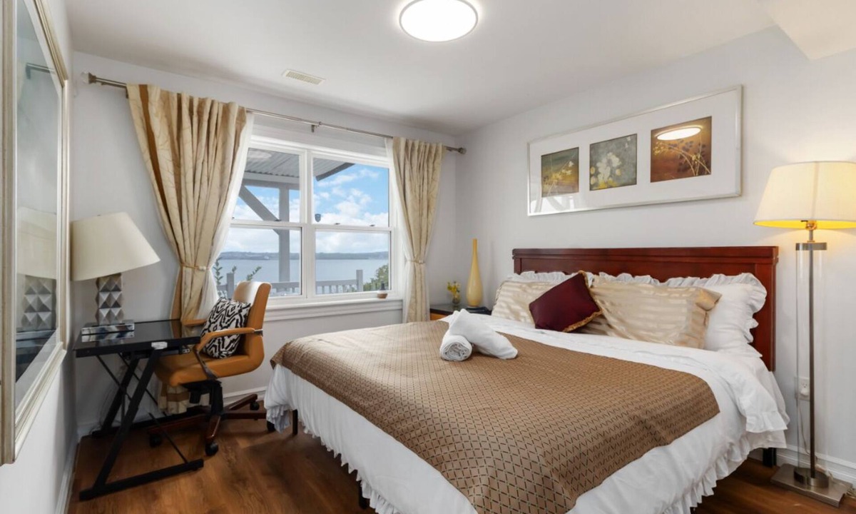 Halifax Apartment | Luxury retreat with Amazing Views, Great Location with free parking!
