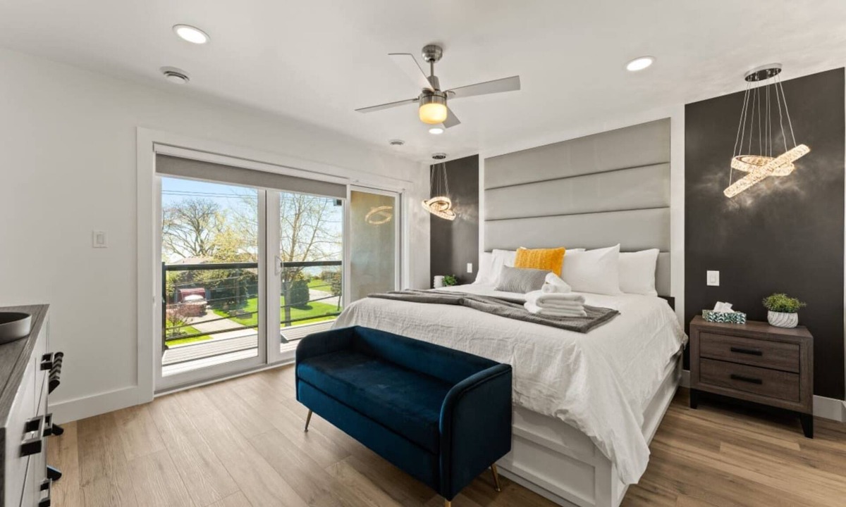 Leamington Condo | Luxury Side by Side Lakeview Condos