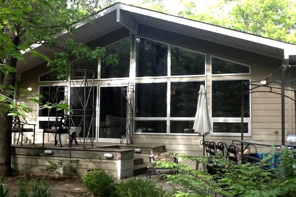 Grand Bend Cabin | Luxury Studio Rental in a Charming Cottage on Lake Huron near Grand Bend, Ontario