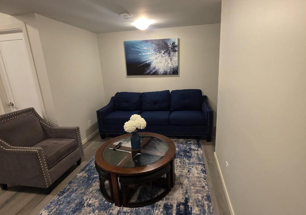 Springbank Hill Apartment | Luxury walkout suit in Aspen