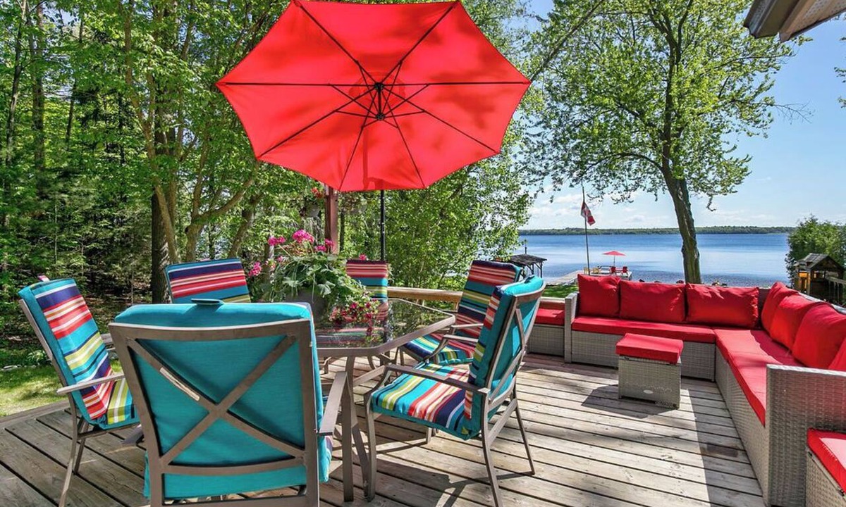 Bobcaygeon Cottage | Luxury Waterfront Cottage on Pigeon Lake: Sandy Beach, Hot Tub, 5m to Bobcaygeon