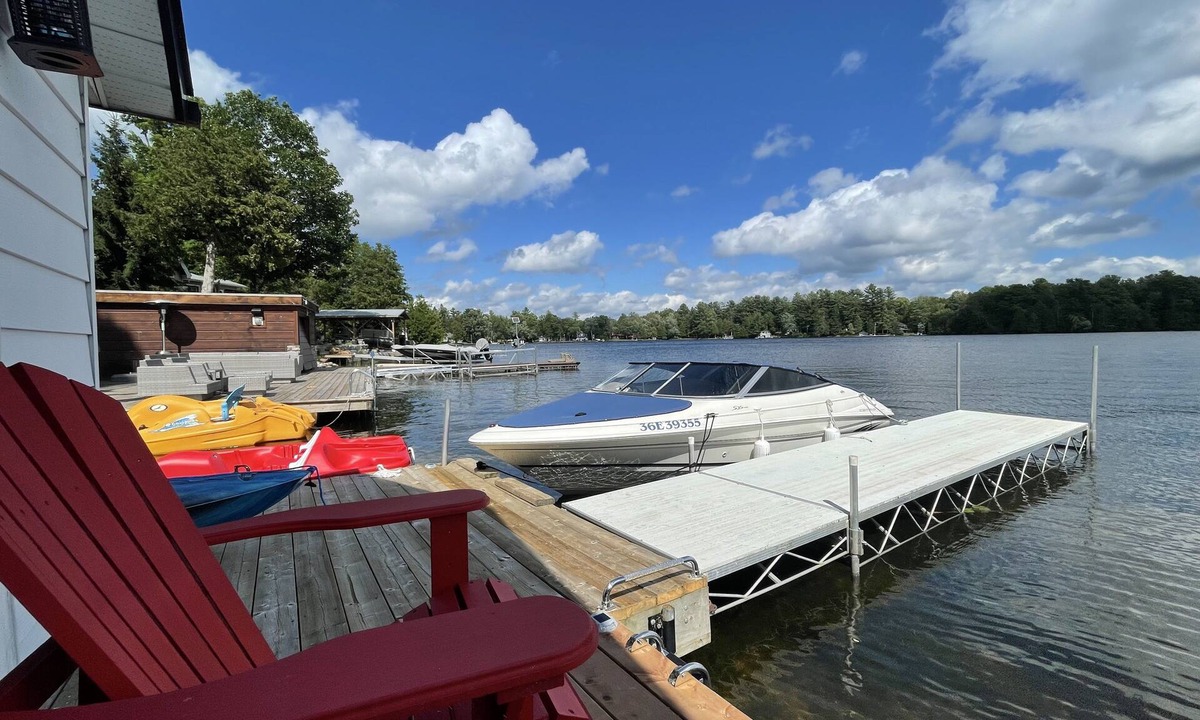 Bobcaygeon Cottage | Luxury Waterfront Cottage with Swimming Pool, Hot Tub, Kayaks, Pedal Boat & Dock