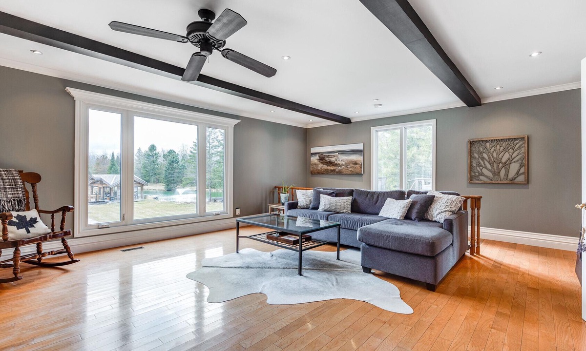 Milton House | Luxury Waterfront Home Just Outside the City