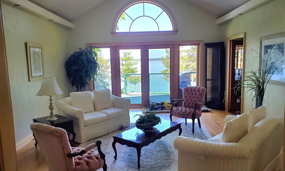Arnprior House | Luxury Waterfront - quiet, walking trails, great water.
