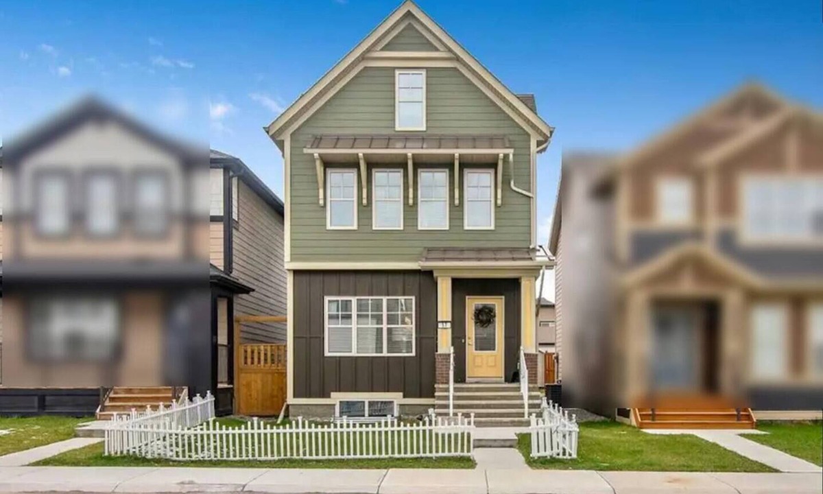 Southeast Calgary House | Mahogany Loft Retreat | King Bed, A/C, Gazebo, Fireplace, BBQ, 100" Home Cinema