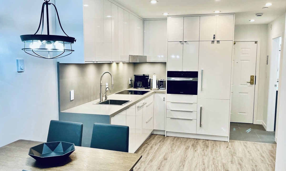 Village North Condo | Main Village 1 Bedroom Queen+2 Sofabeds AC Laundry Parking EV Reno