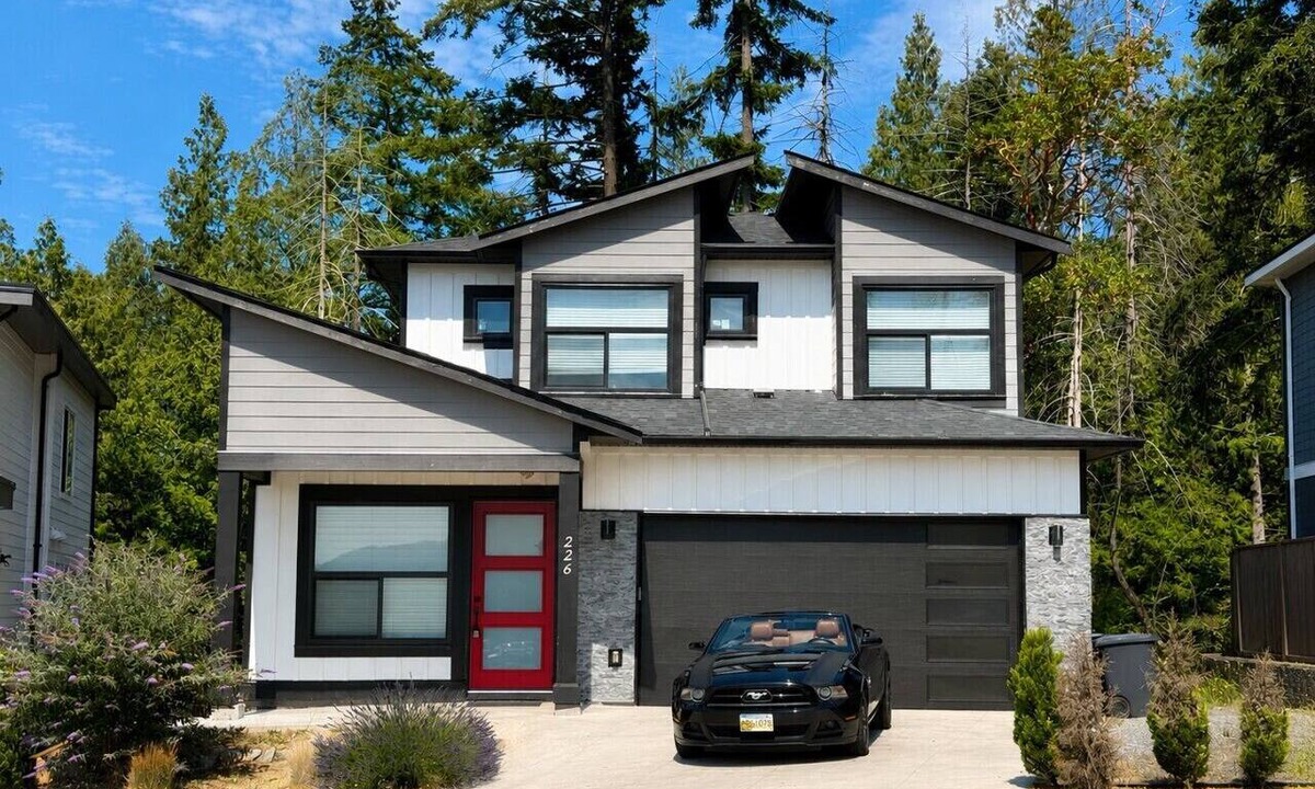 Langford House | Majestic Home In Victoria
