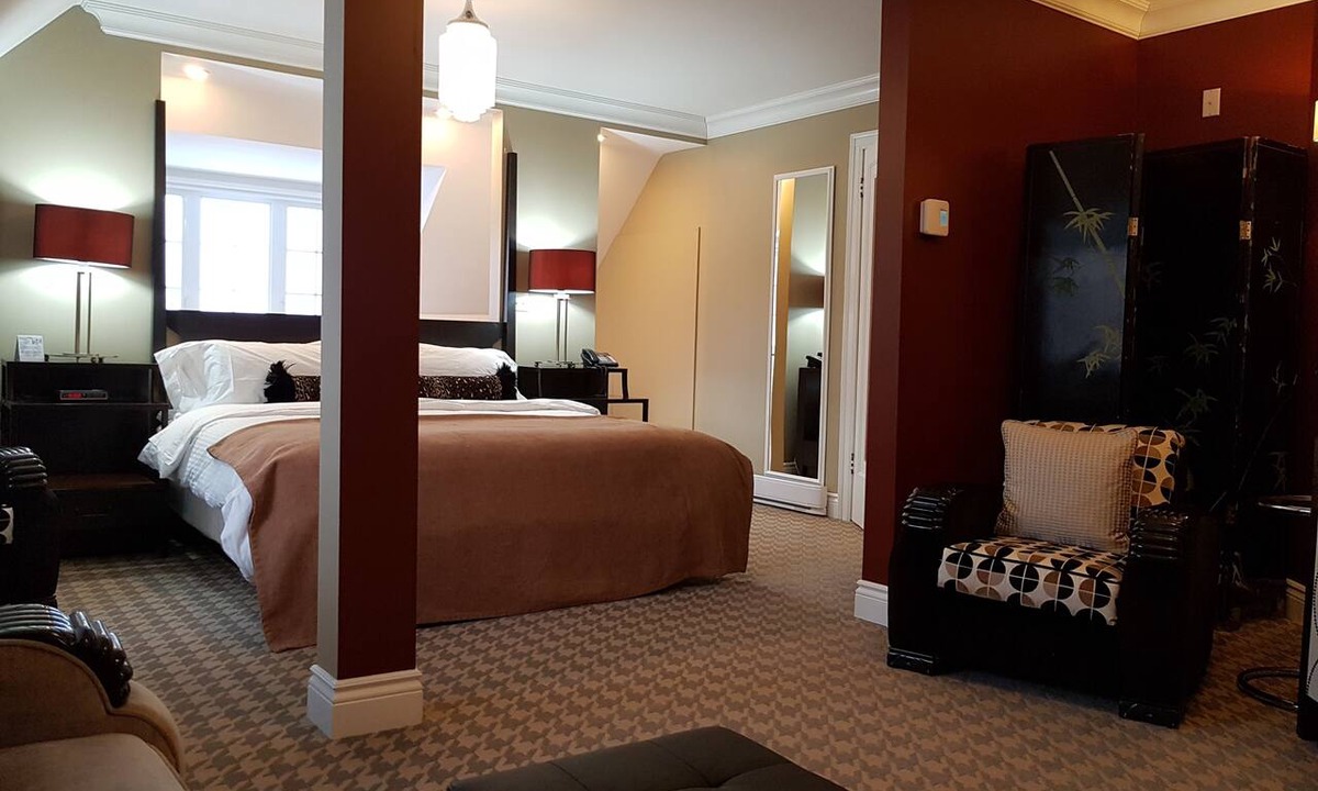 Montebello House | Manoir Chamberland (Adults Only, No Pets)