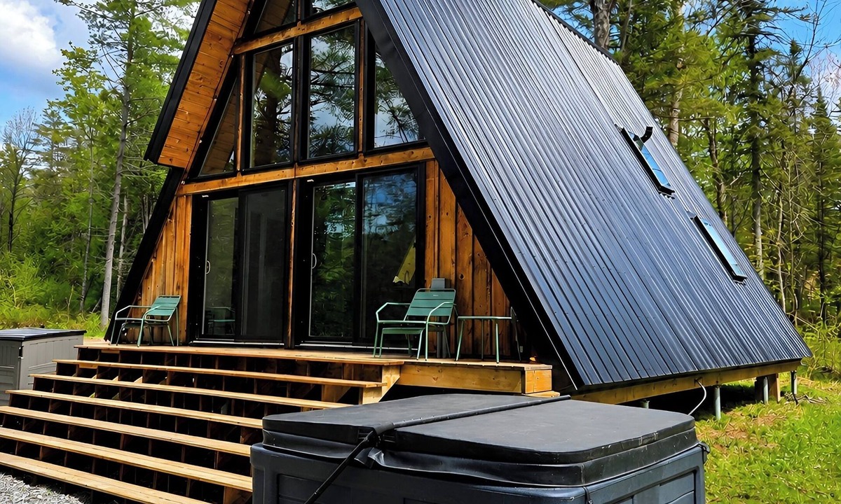 Fort Coulonge Ski Chalet | Mansfield A-Frame Retreat - Cozy cliff-top with river views