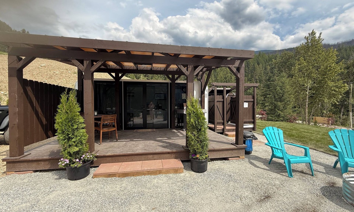 Sicamous Hotel | Mara Lake RV Park & Campground