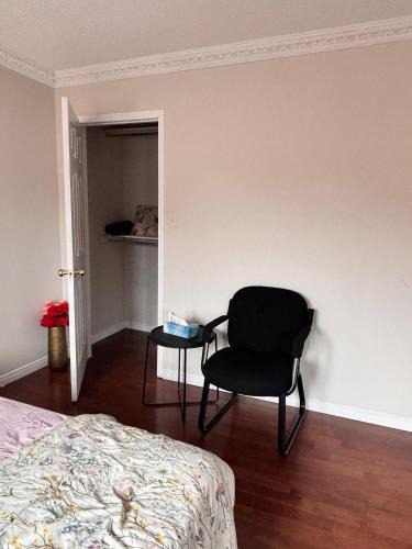 Brampton House | Master Bedroom with private Bathroom -Near Toronto Pearson airport