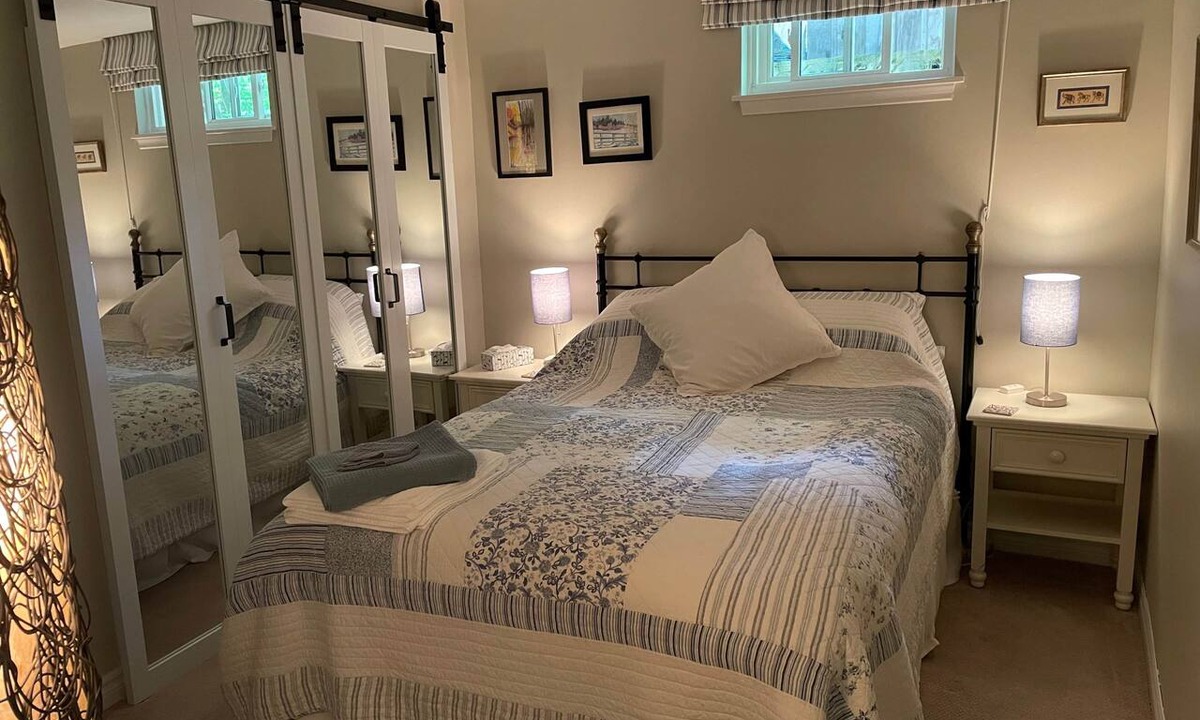Erin Bed & Breakfast | McMillan Room @ Woolen Mill Kitchen BnB