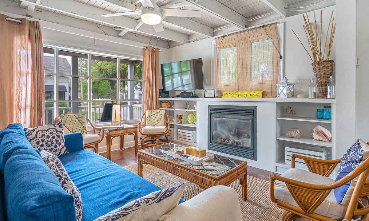 Crystal Beach Cottage | Mi Casa Es Su Casa - Air conditioning, Sleeping for 8, Dishwasher, Laundry