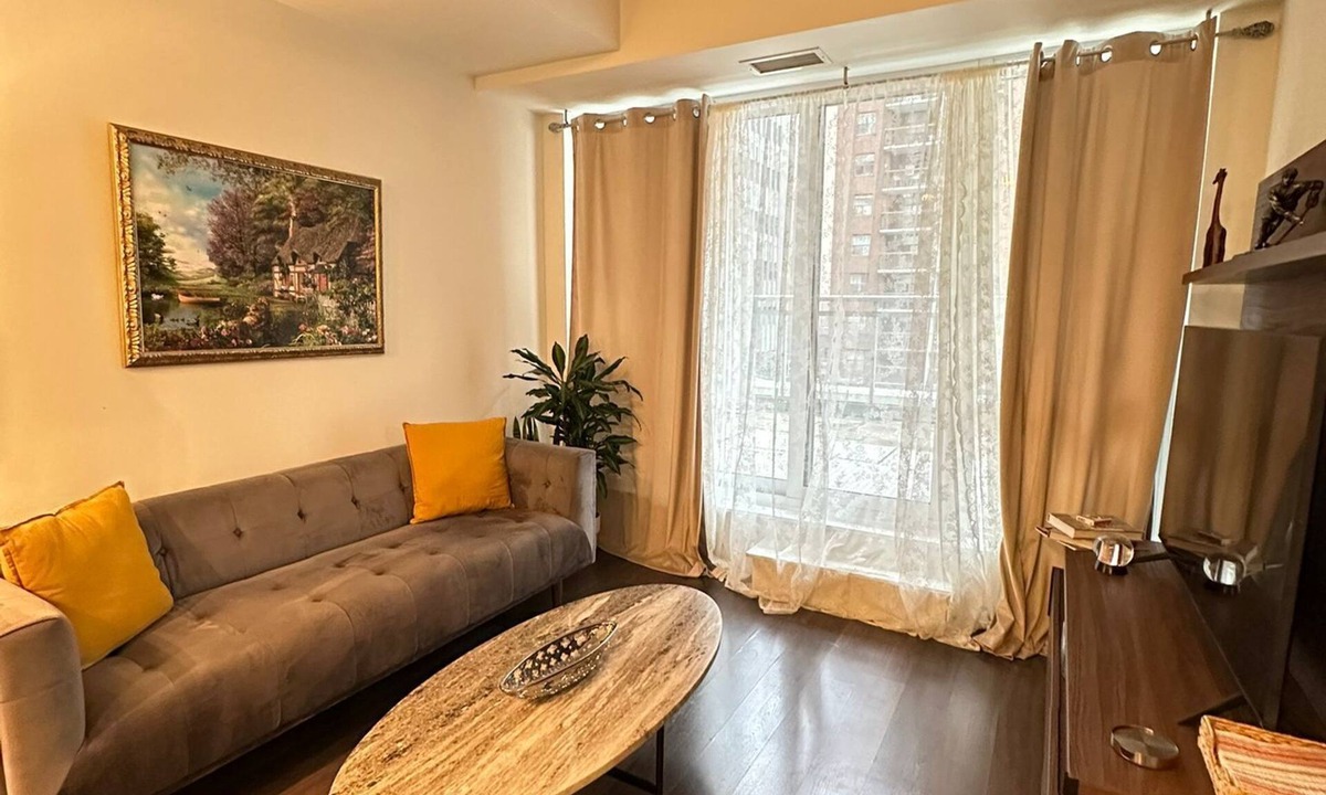 Yonge-Eglinton Condo | Midtown executive stay