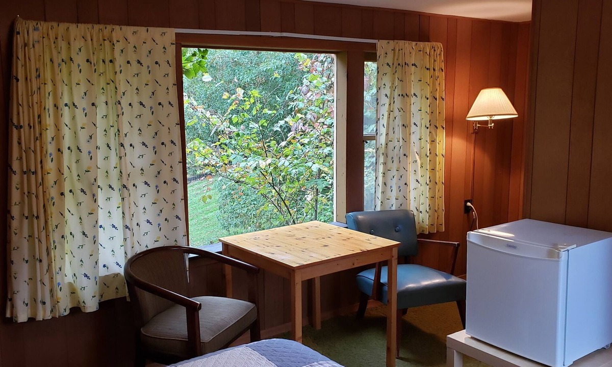 Minden Hills Hotel | Miners Bay Lodge