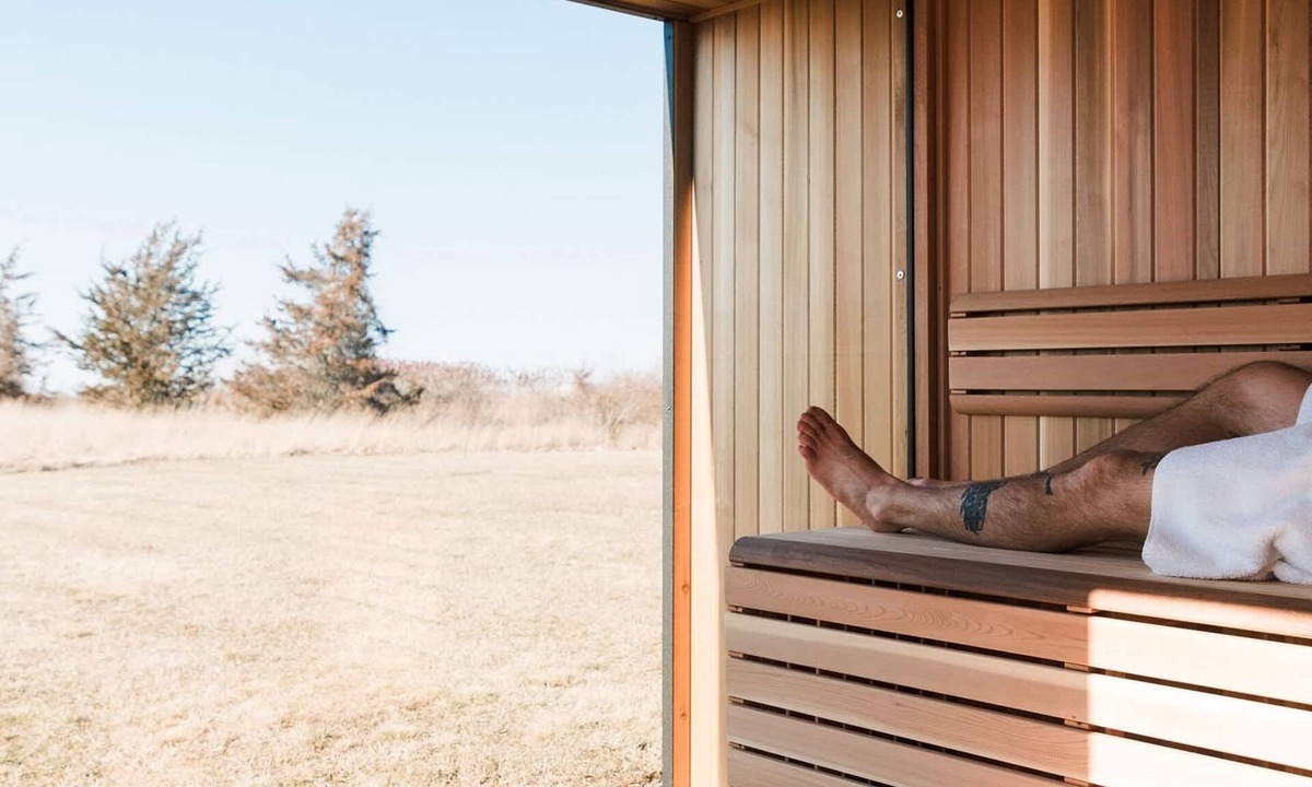 Prince Edward House | Minutes to Sandbanks Beach & Wineries Cold Plunge
