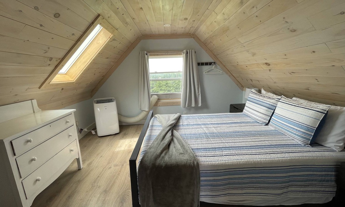 Clinton Cottage | Minutes To The Beach! 2 Bedroom Cozy Cottage In Anne's Land