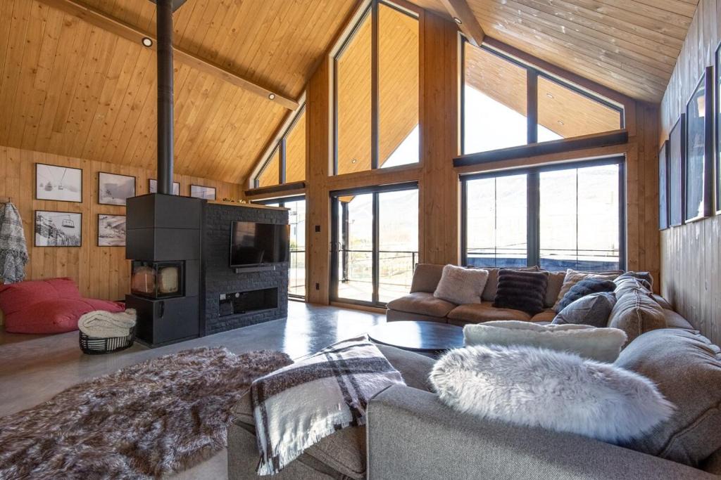 Saint Ferreol les Neiges Ski Chalet | Mira - 5 bedrooms - 23 people