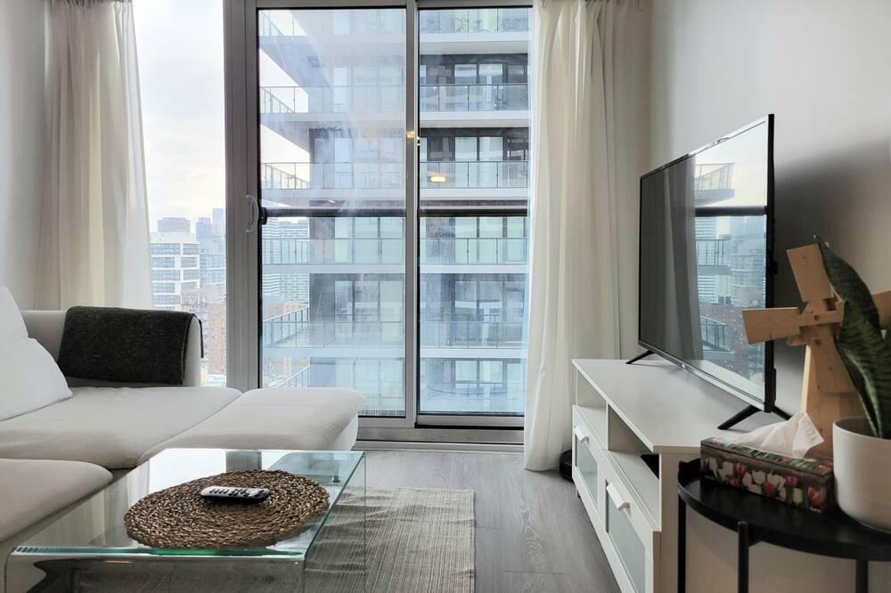 Garden District Condo | Modern 1+1 Bedroom Condo Steps Away from Vibrant Dundas Square