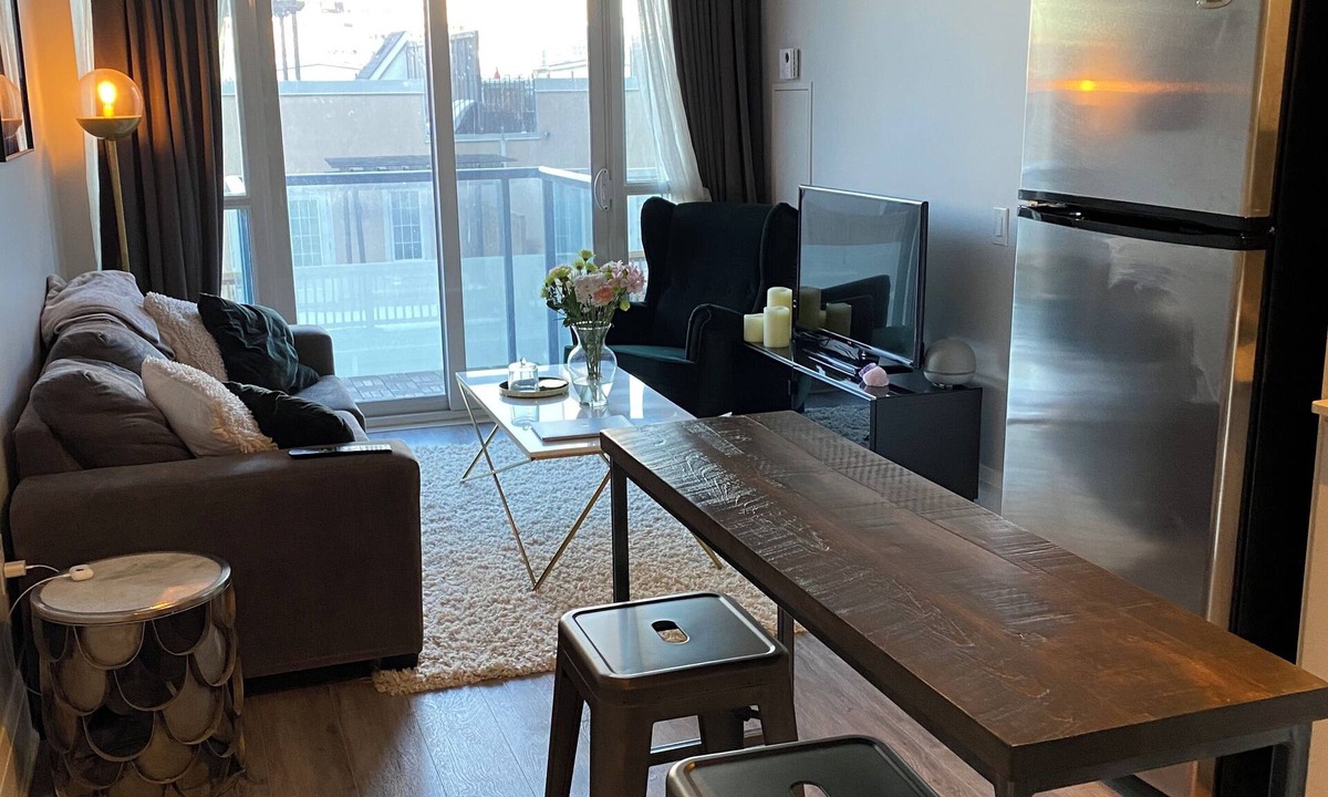 Fashion District Apartment | Modern 1 BR Near CN Tower - 10 Min Walk