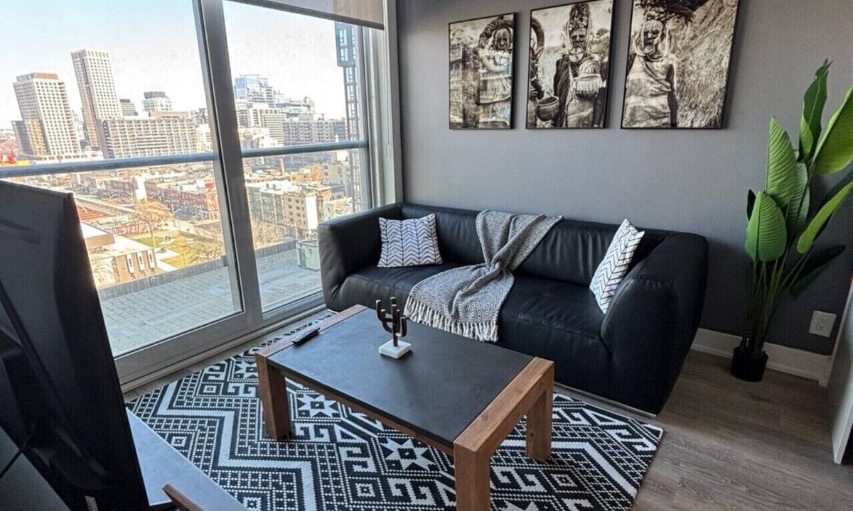 Downtown Toronto Apartment | Modern 1BR Apt with Stunning Views and Pool Access