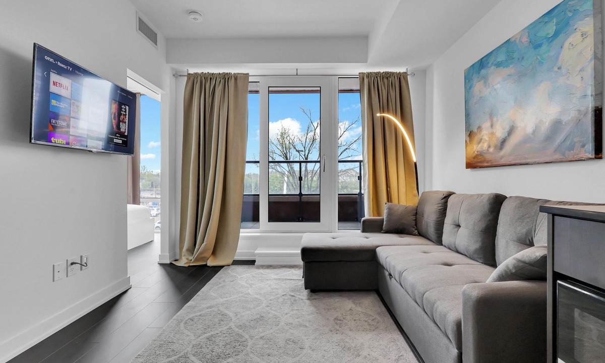 Port Credit Condo | Modern 2 bedrooms condo steps to port credit GO