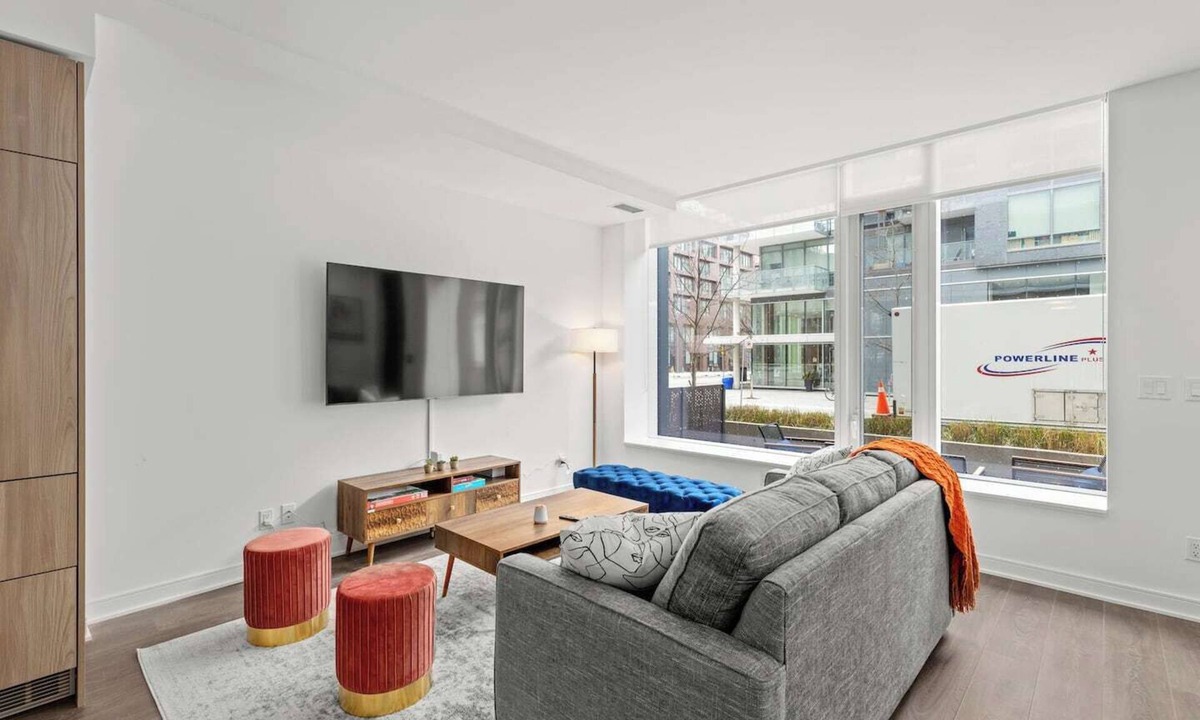 West Don Lands House | Modern 2-Storey Townhouse | 4BR/3BA Downtown