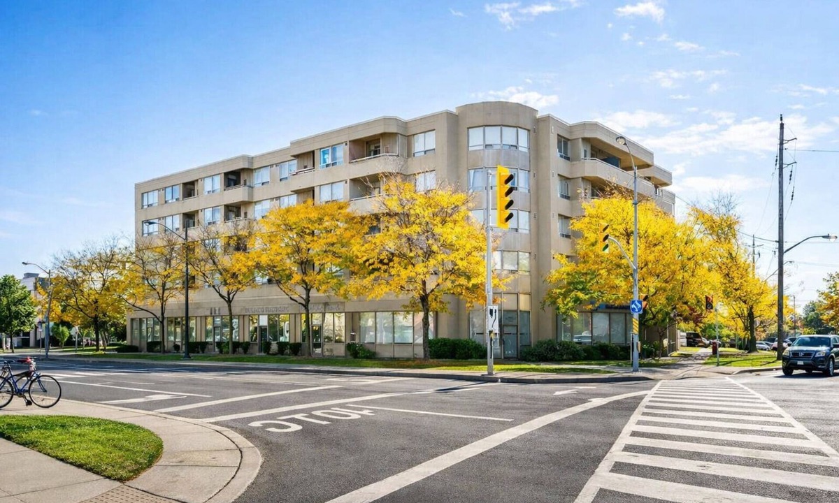 Clanton Park Apartment | Modern 2BR Condo close to mid and downtown! Underground parking, walk to subway!