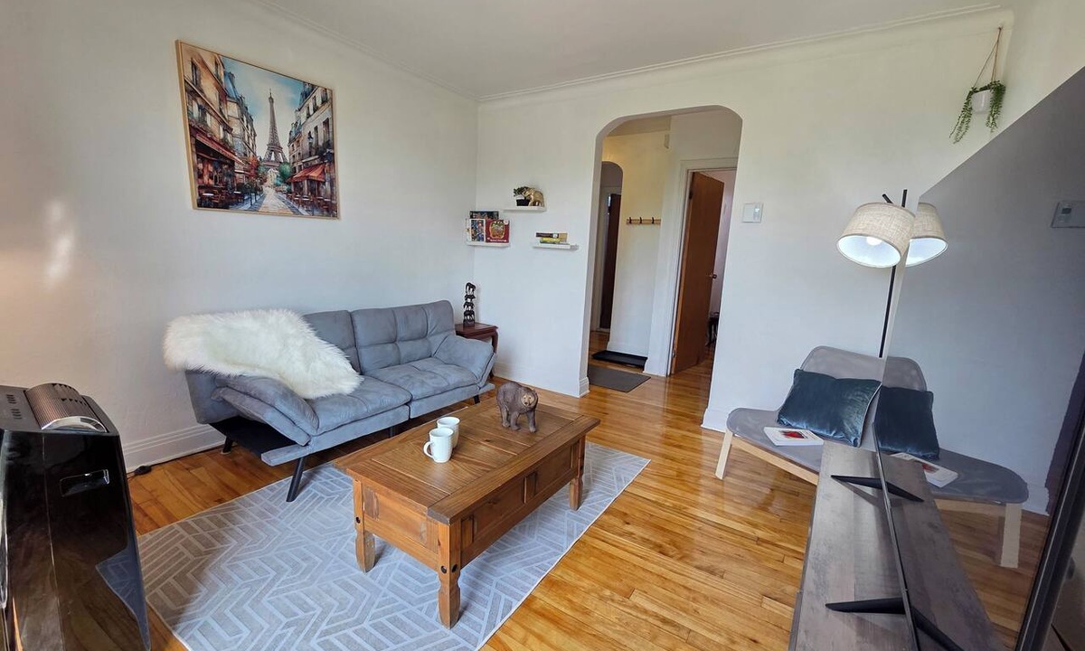 Little Italy Apartment | Modern 2BR Steps to Jean-Talon Metro Fast Wi-Fi Long Stays Welcome