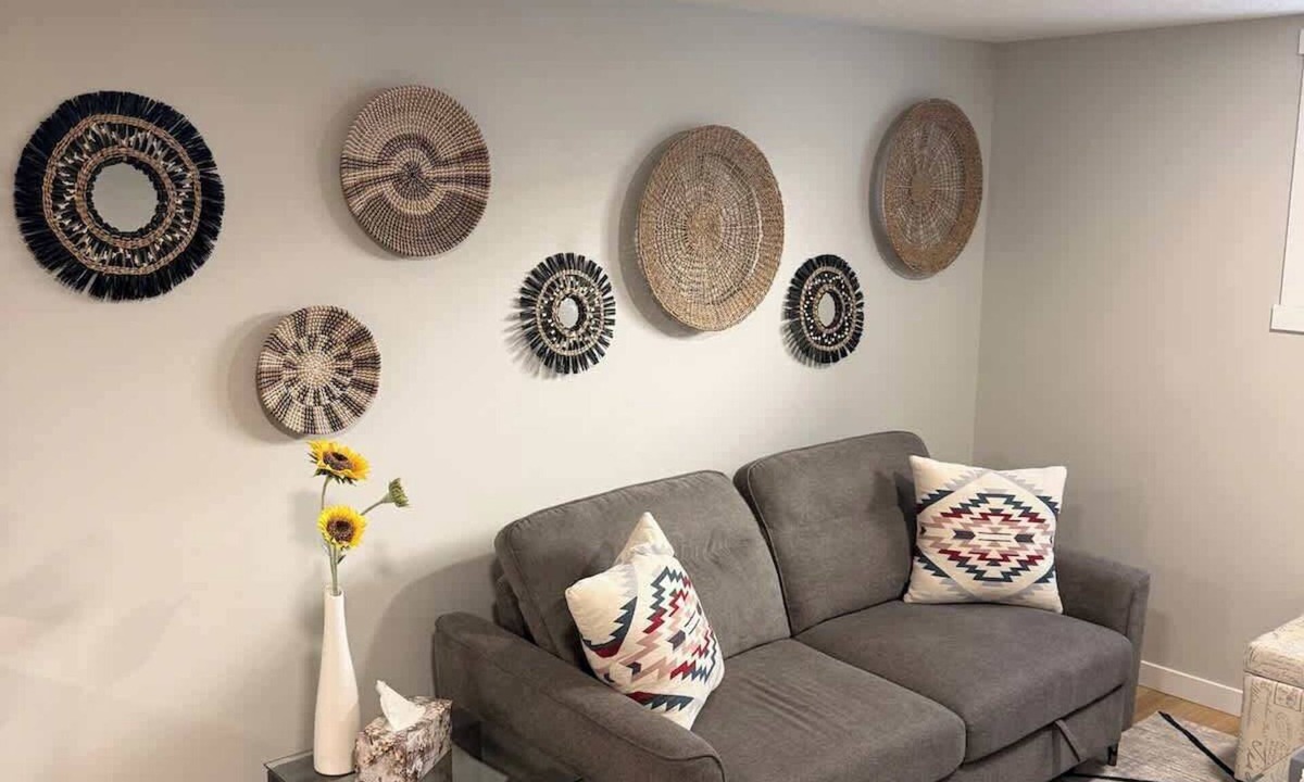 Calgary House | Modern 2BR Suite Private Entry Parking Laundry