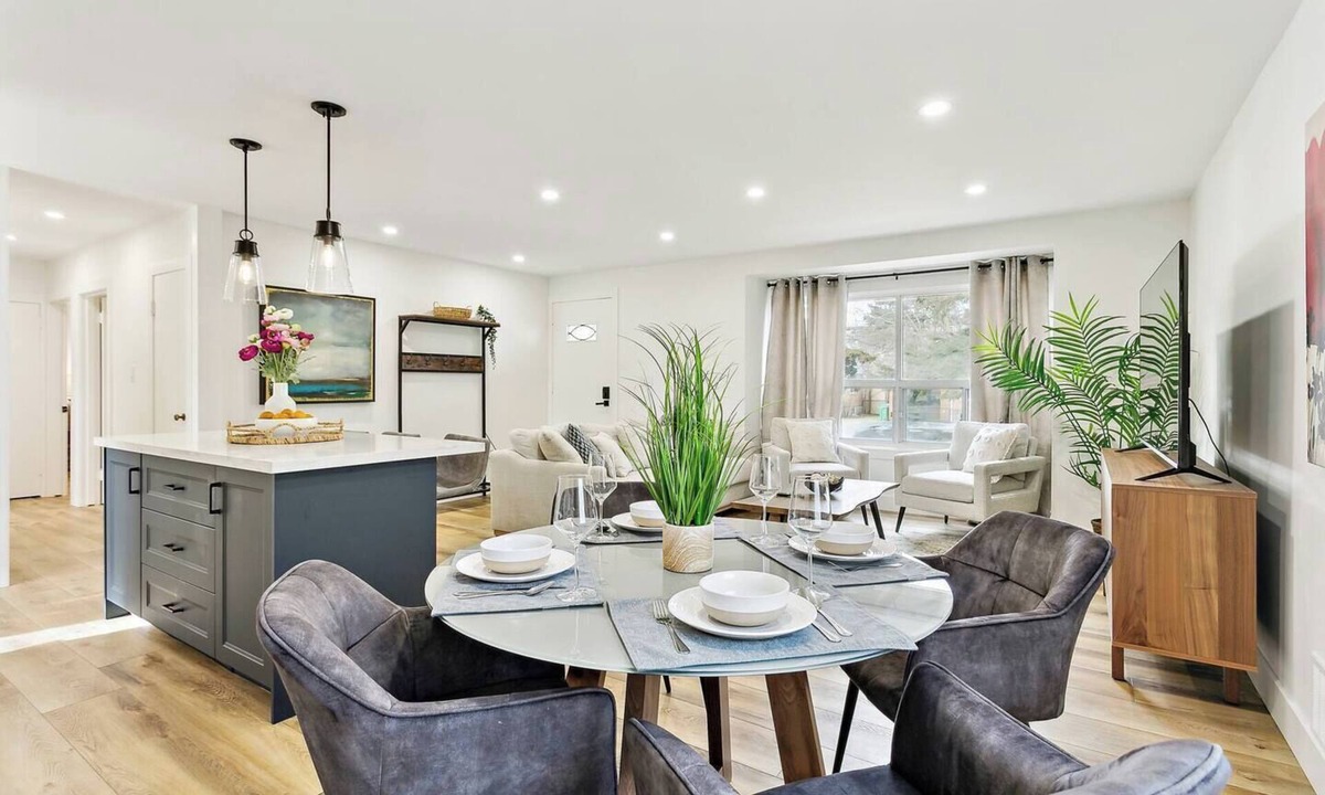 Cooksville House | Modern 3BR Home, Close to Port Credit