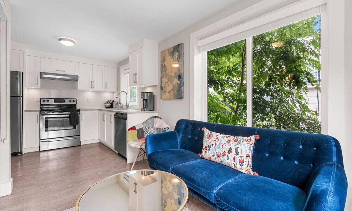 Riley Park-Little Mountain House | Modern 3BR Lane House Vancouver