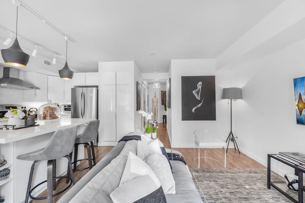 St. Lawrence Apartment | Modern and Luxurious Condo in the Downtown Core