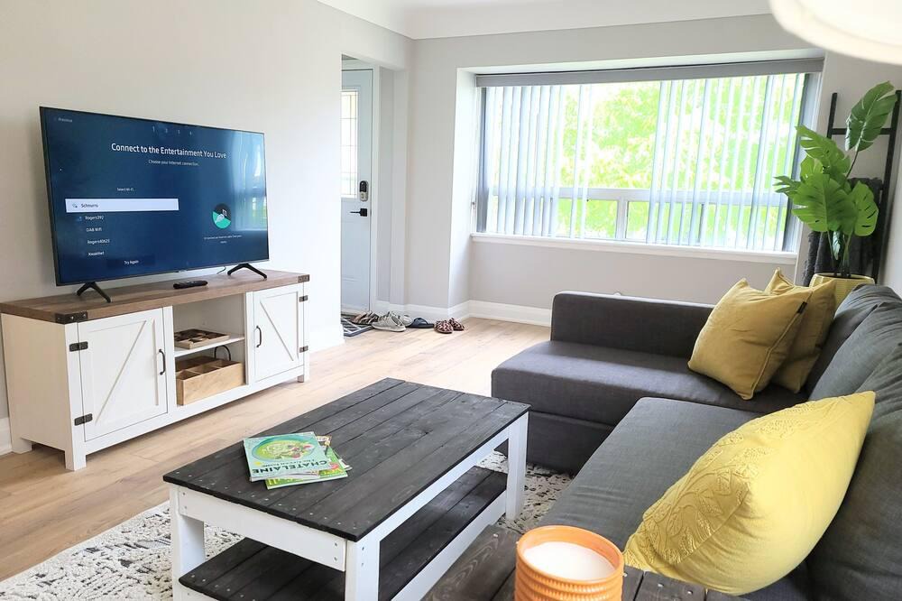 Hamilton House | Modern and Sanitized Comfy Place to Stay