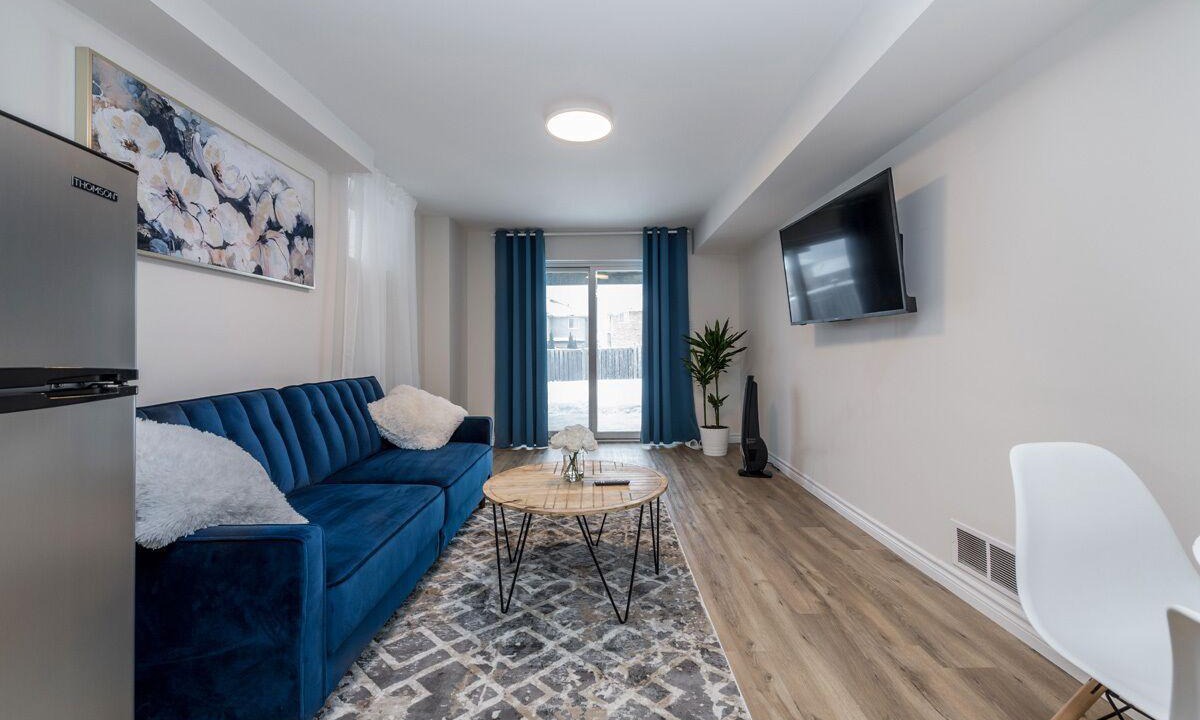 Barrie House | *Modern & Cozy* 1 Bdrm W/Fast Internet & Smart TV