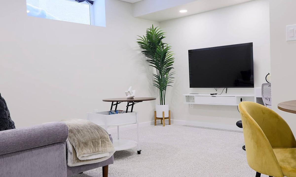Winnipeg House | Modern, Cozy & Stylishly Furnished Suite | Private Entrance