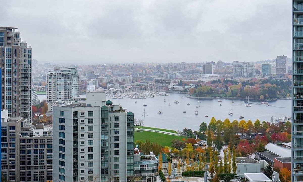 Downtown Vancouver Apartment | Modern Downtown Apartment with Water Views