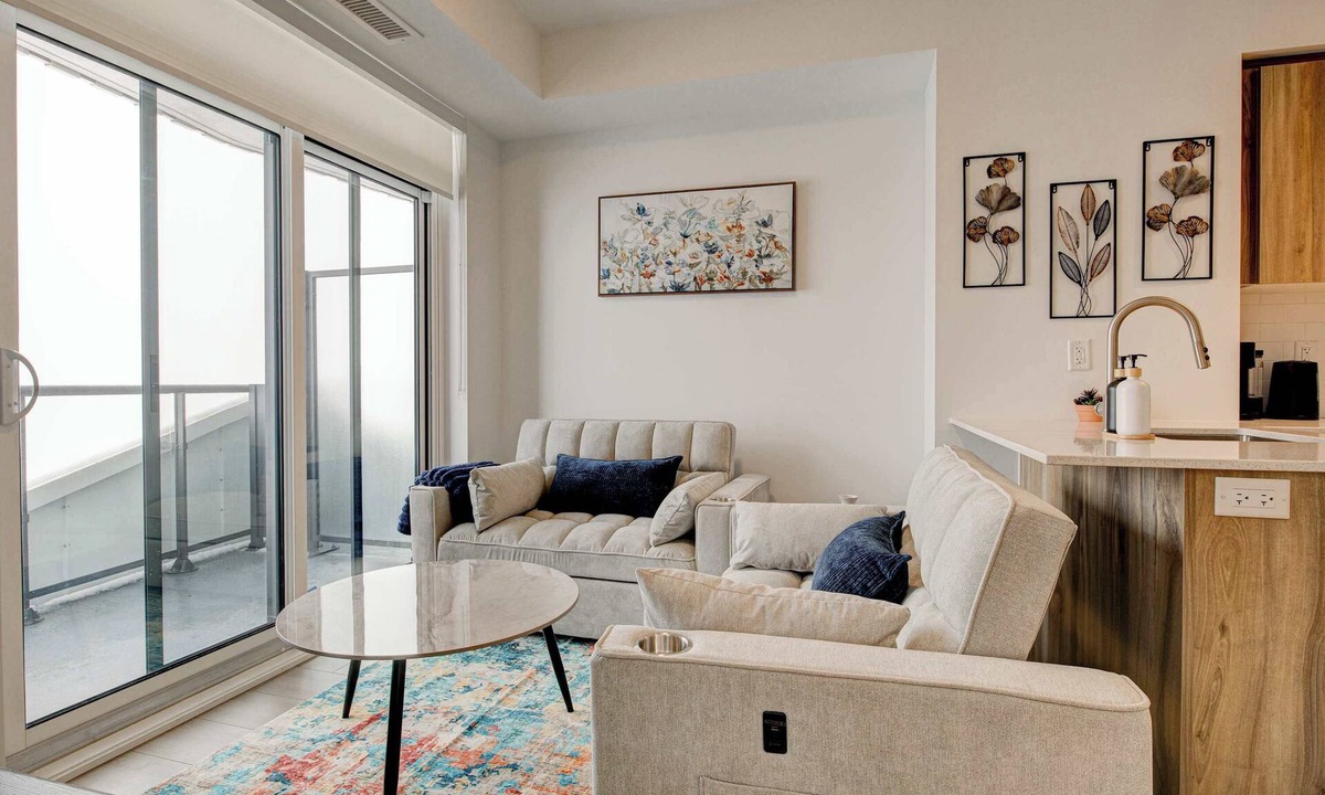 Kitchener Condo | Modern High-Rise Condo w City Views & Balcony