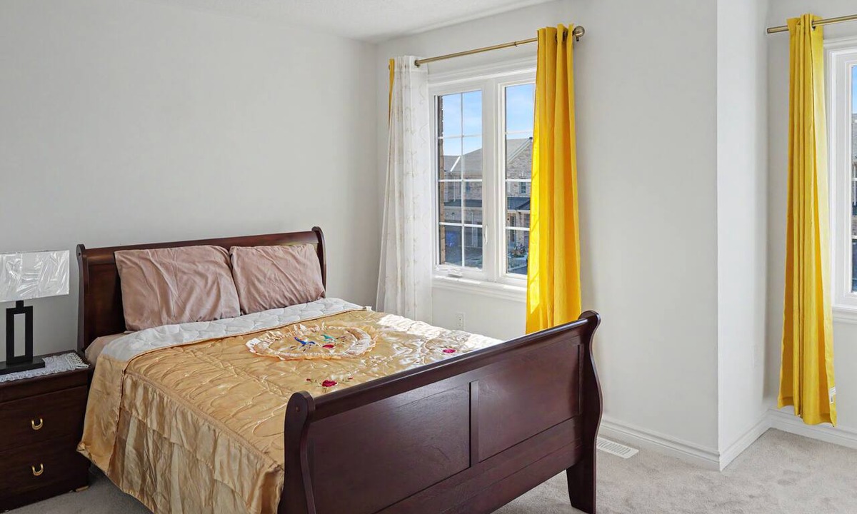 Dundalk House | Modern Home | Office | Free Parking | Sleeps 4