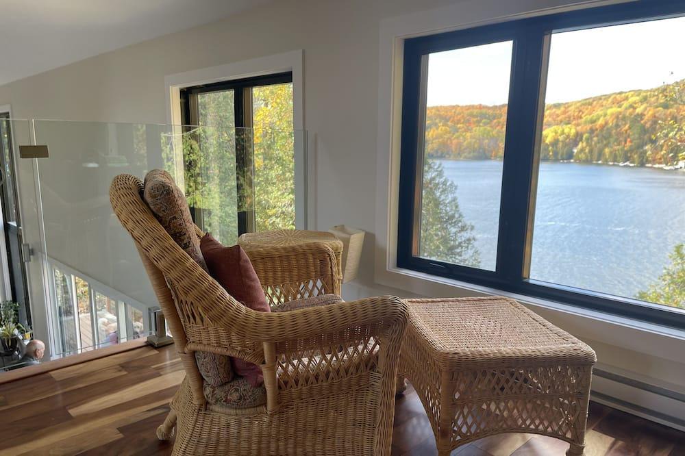Val-des-Monts Ski Chalet | Modern Lake House — 50 min from Ottawa!