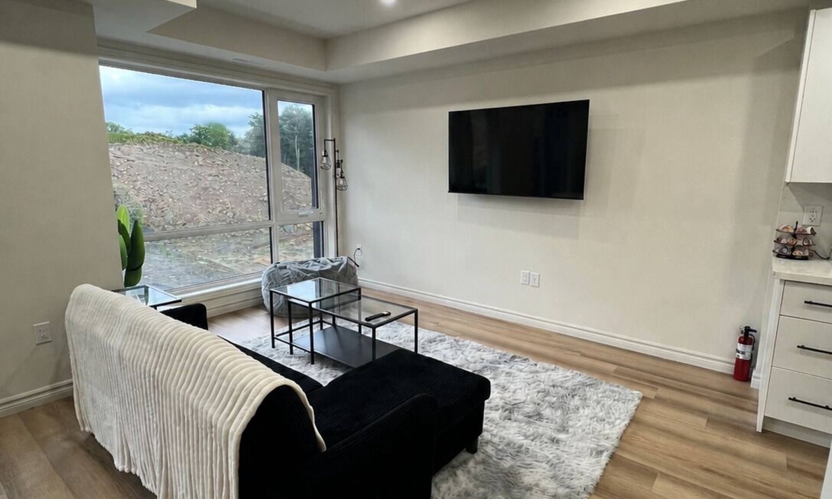 Huntsville House | Modern Lakeview Stay Near Downtown Huntsville