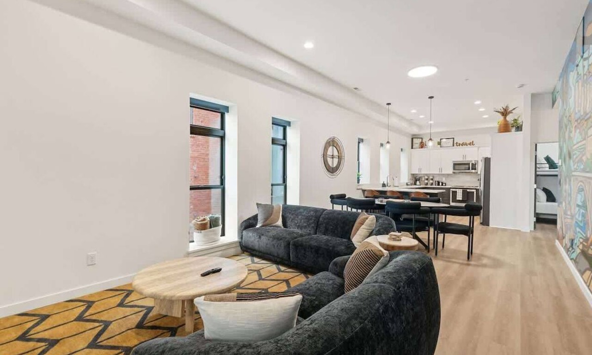 Riverside Apartment | Modern Luxury - 3 Bed in the Heart of Downtown!