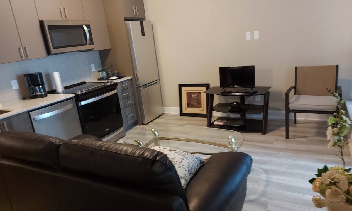 Oakville Condo | Modern Oakville Condo | Gym | Near GO & Highways