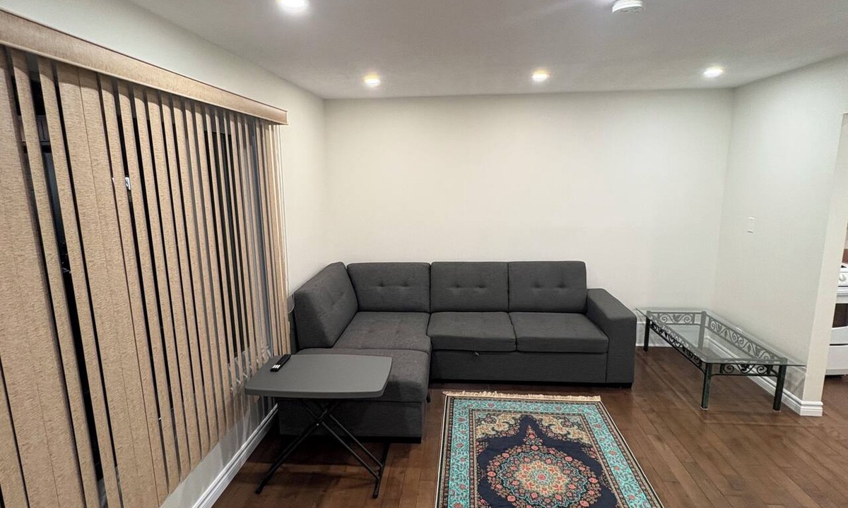 Ottawa Division House | Modern Ottawa Suite | Private Entrance & Free Parking