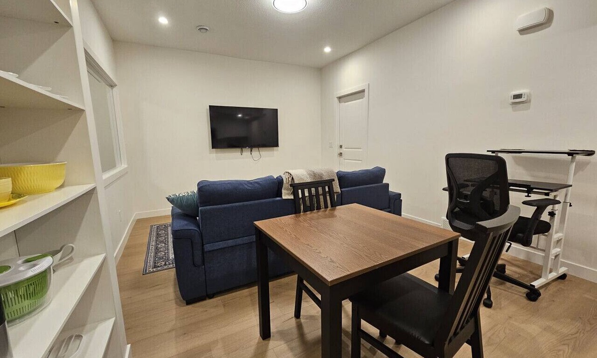 Renfrew Apartment | Modern Renfrew Retreat: Private 1BR/1BA Suite