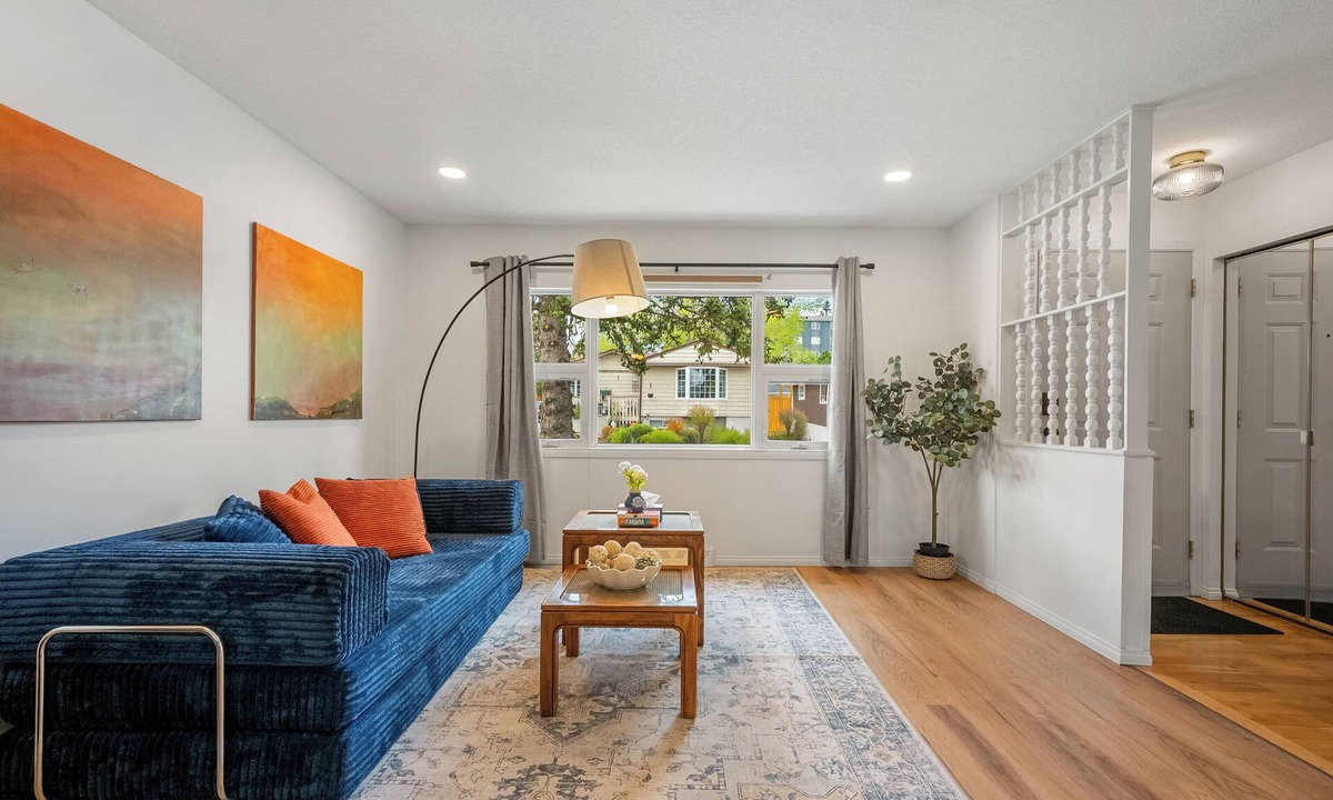 Haysboro House | Modern Retreat near Downtown & Stampede | AC | Free Park | Backyard | Deck| BBQ