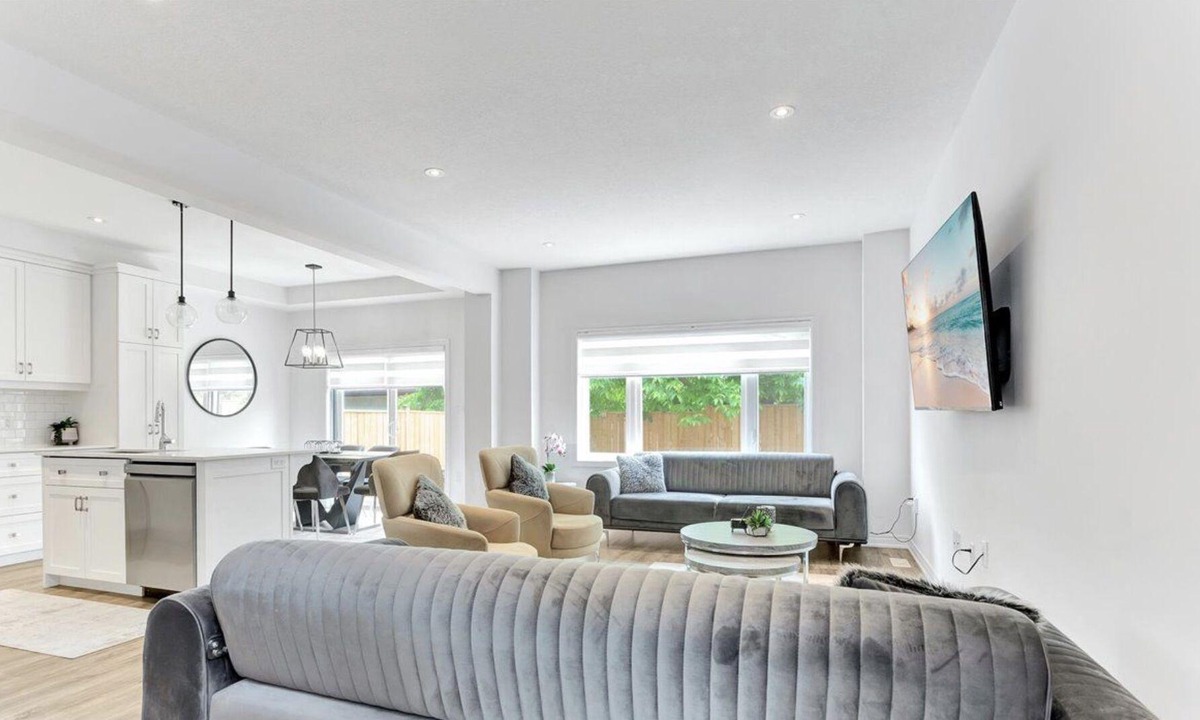 Stoney Creek House | Modern & Spacious Retreat
