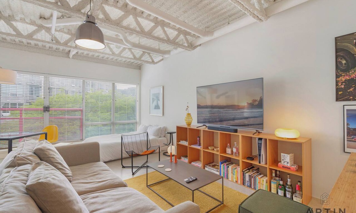 Mount Pleasant Condo | Modern & Stylish Studio Flat - Right off Main St.