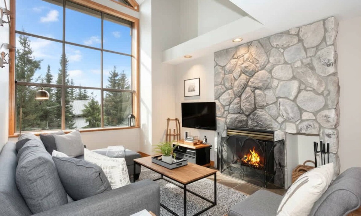 Upper Village Condo | Modern townhouse w/hot tub & parking