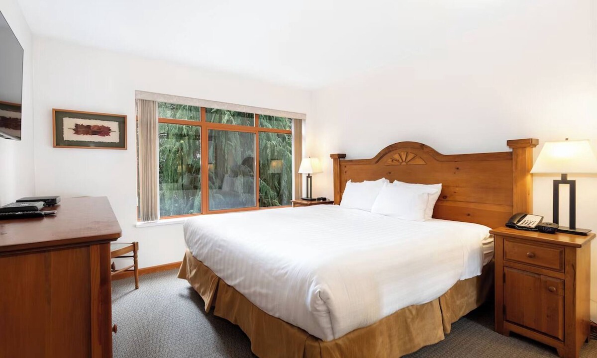 Village North Hotel | Modern Village Townhome | Hot Tub Access | Adventure at your Doorstep